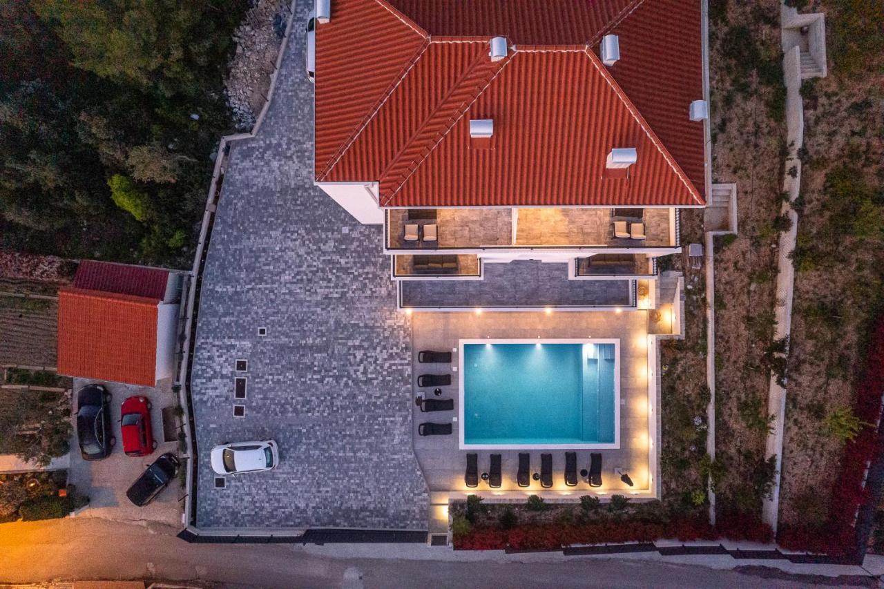 Villa Barbara & Zoran With Heated Swimming Pool Сегет-Враница Экстерьер фото