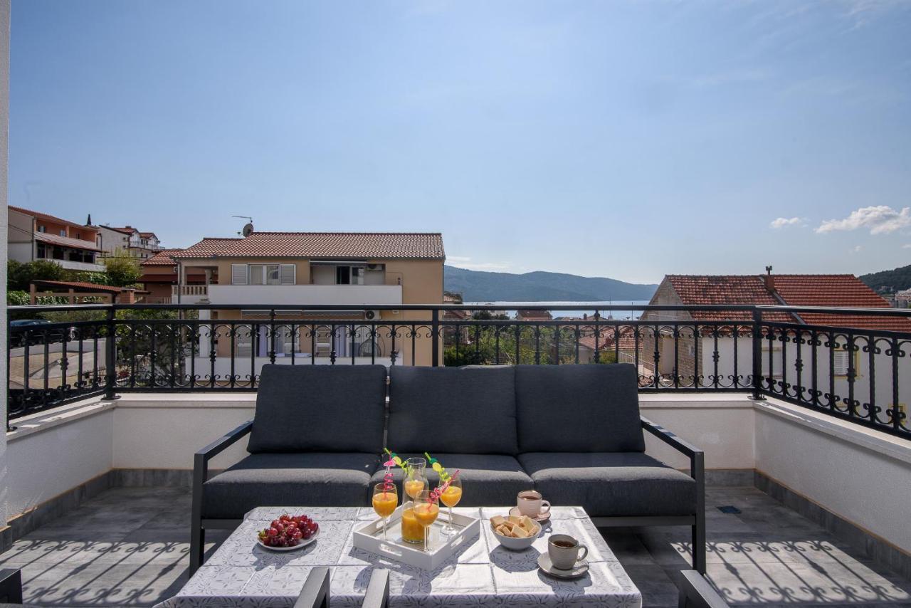 Villa Barbara & Zoran With Heated Swimming Pool Сегет-Враница Экстерьер фото