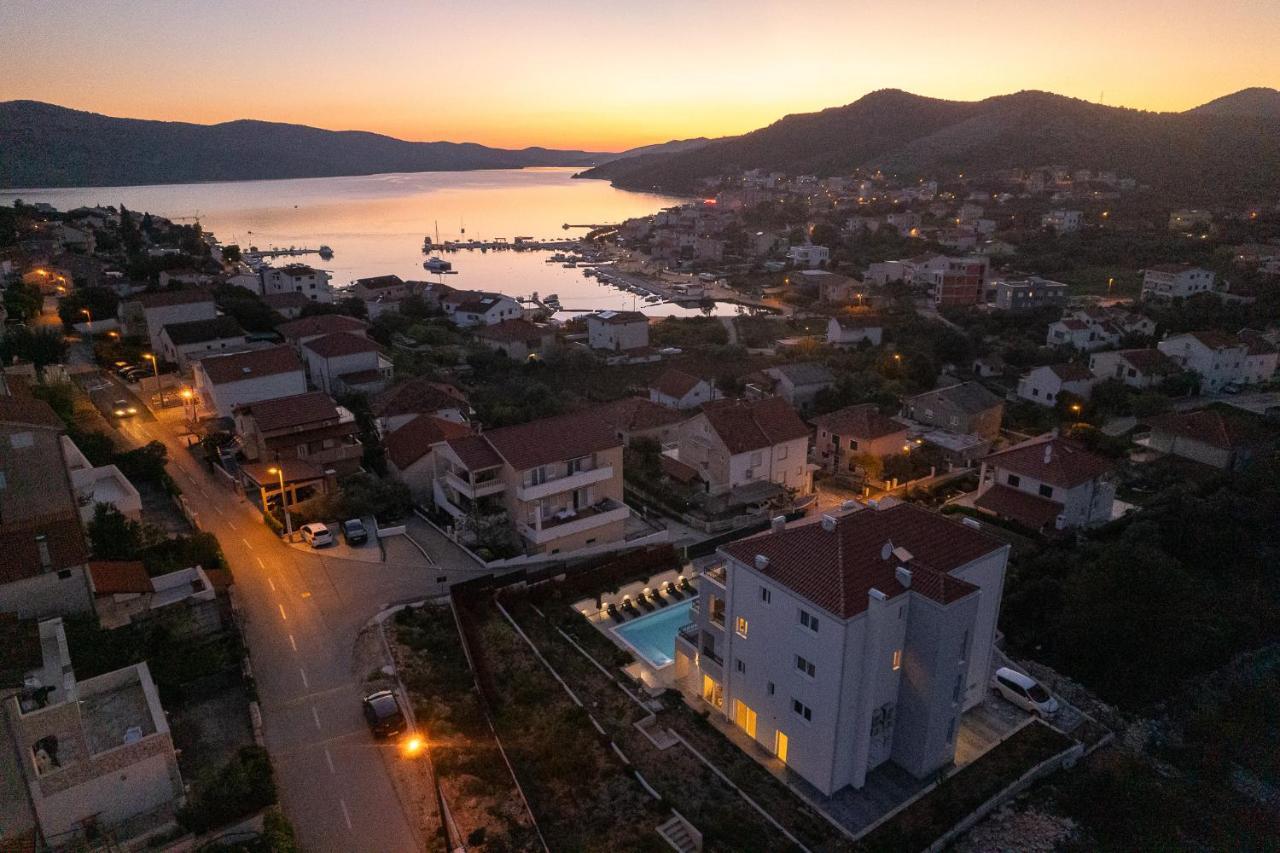 Villa Barbara & Zoran With Heated Swimming Pool Сегет-Враница Экстерьер фото
