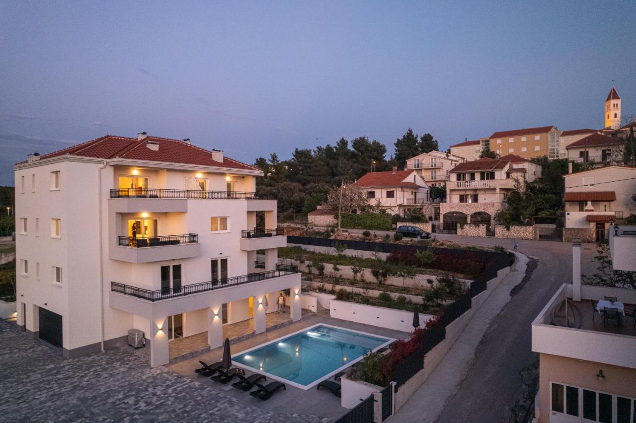 Villa Barbara & Zoran With Heated Swimming Pool Сегет-Враница Экстерьер фото