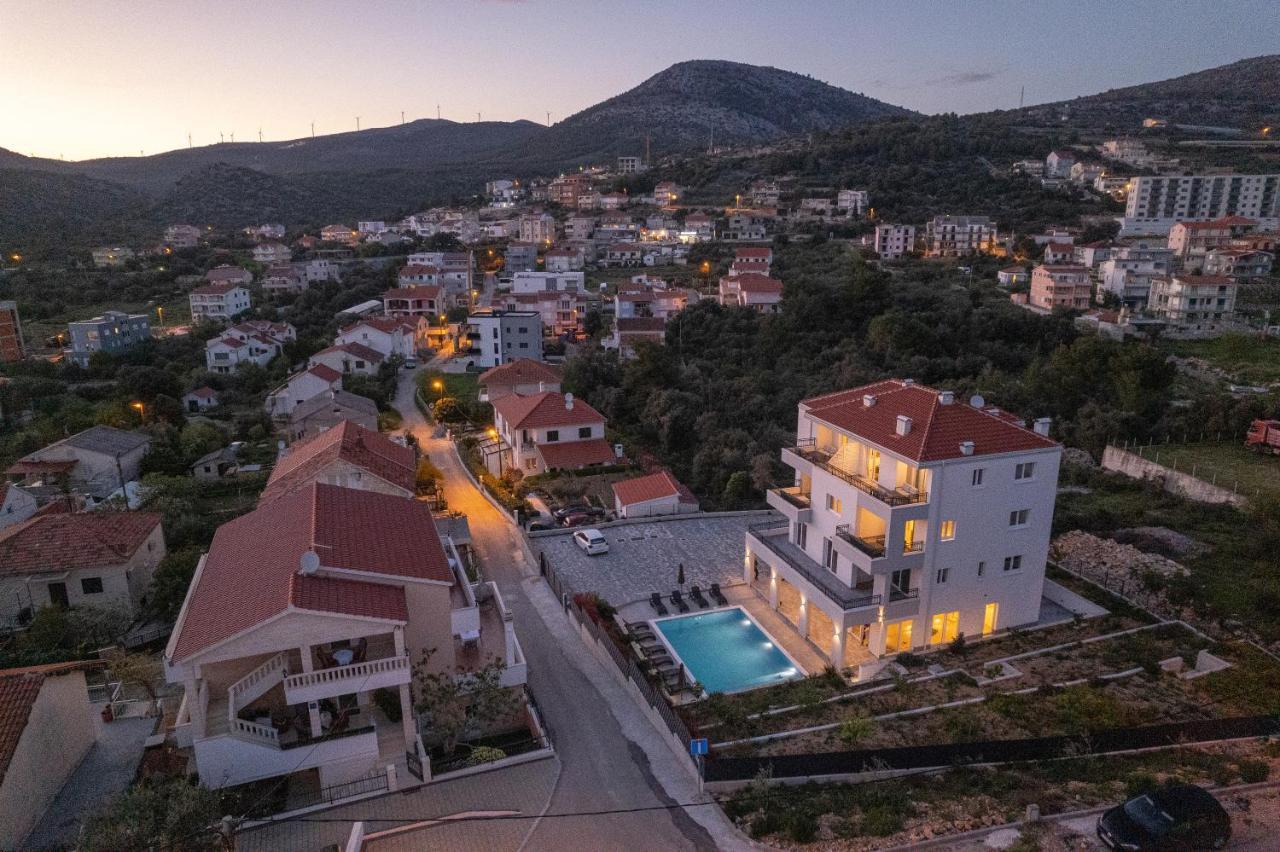 Villa Barbara & Zoran With Heated Swimming Pool Сегет-Враница Экстерьер фото