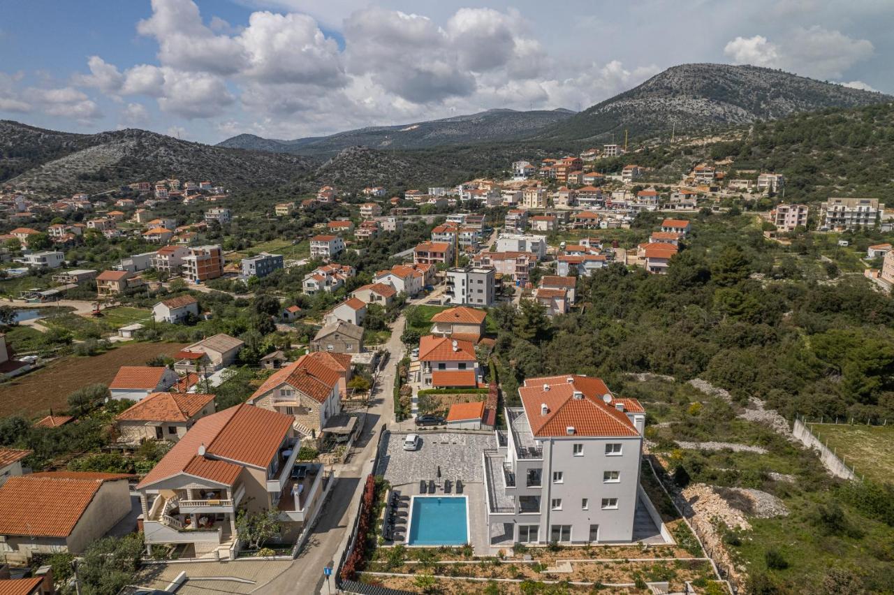 Villa Barbara & Zoran With Heated Swimming Pool Сегет-Враница Экстерьер фото
