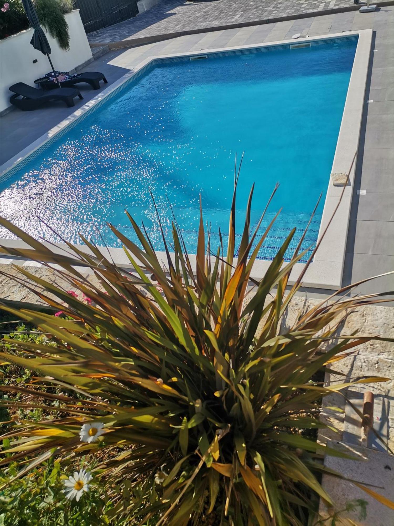 Villa Barbara & Zoran With Heated Swimming Pool Сегет-Враница Экстерьер фото