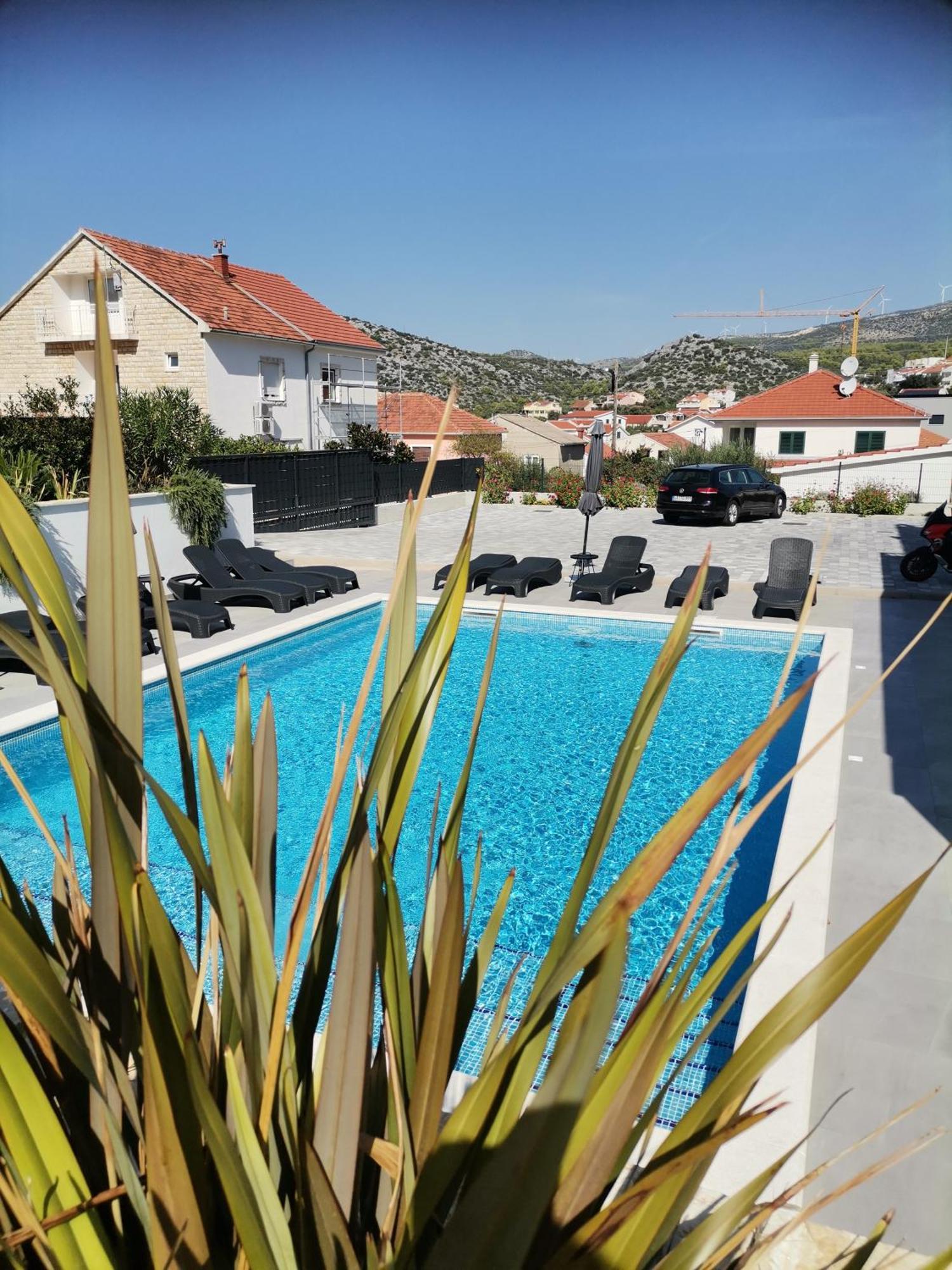 Villa Barbara & Zoran With Heated Swimming Pool Сегет-Враница Экстерьер фото