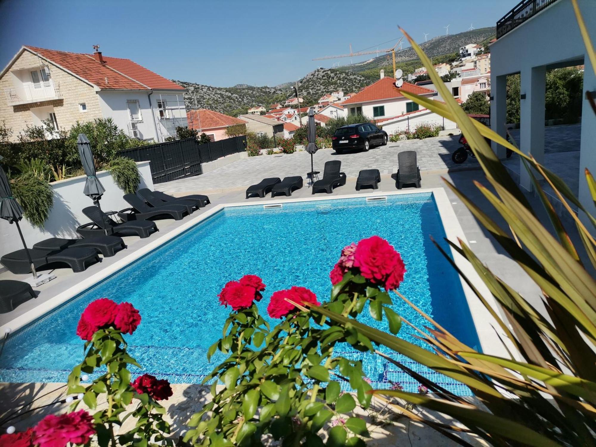 Villa Barbara & Zoran With Heated Swimming Pool Сегет-Враница Экстерьер фото